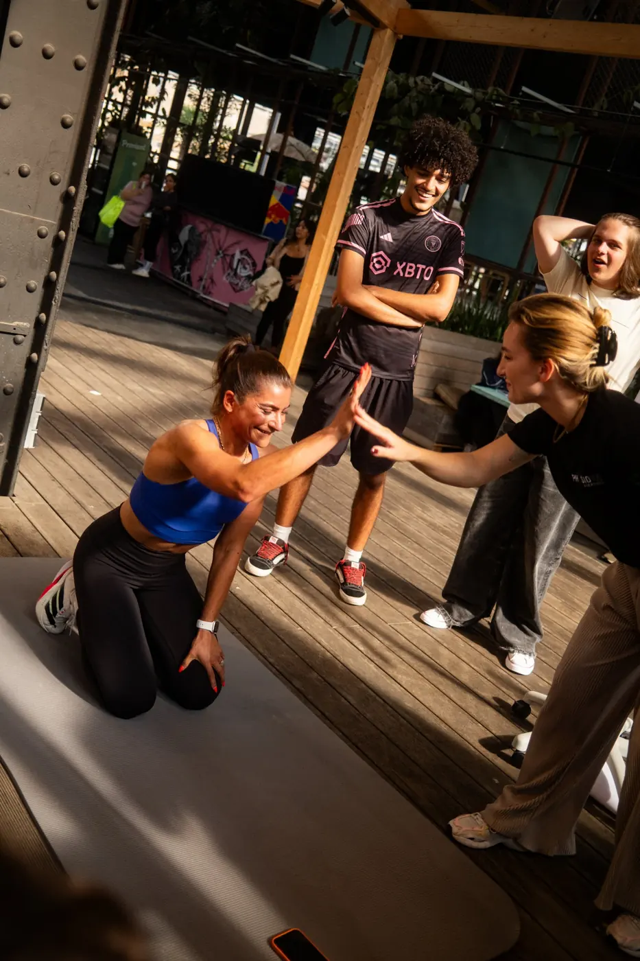 High Five nach der Plank Challenge